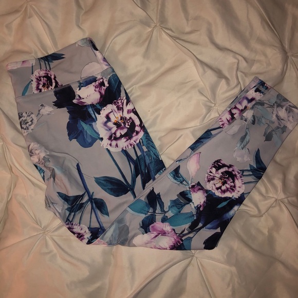 Fabletics Pants - Fabletics floral print cropped leggings